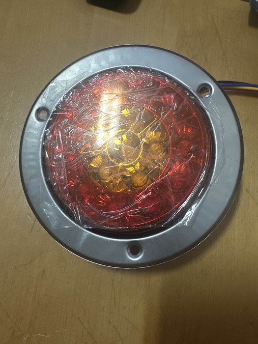 Farolin traseiro atrelado tenho 6