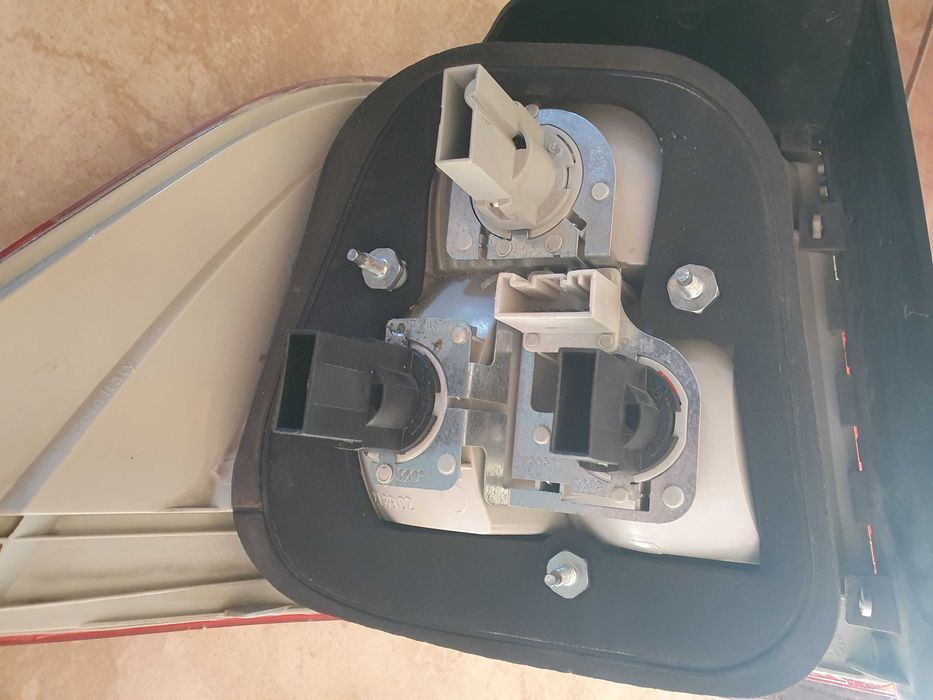 bmw e61 lampy tylne w błotniki przedlift
