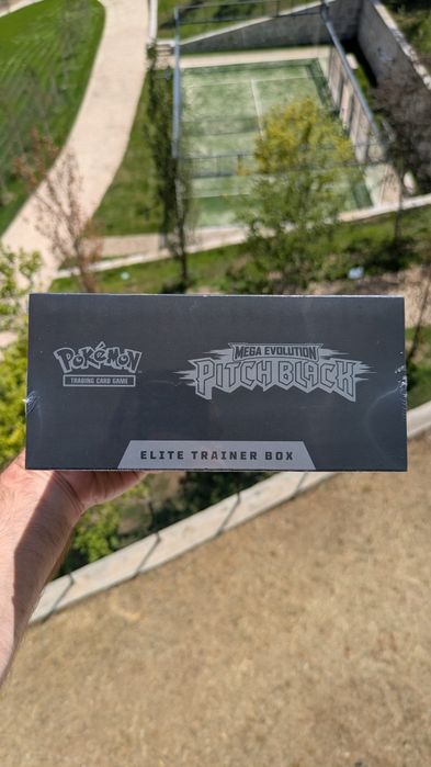 Pokémon TCG: Pitch Black Elite Trainer Box