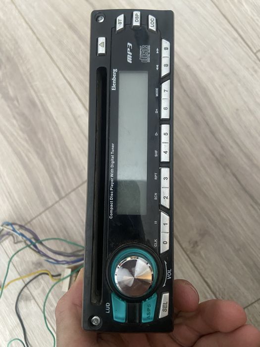 Продам магнітолу в авто