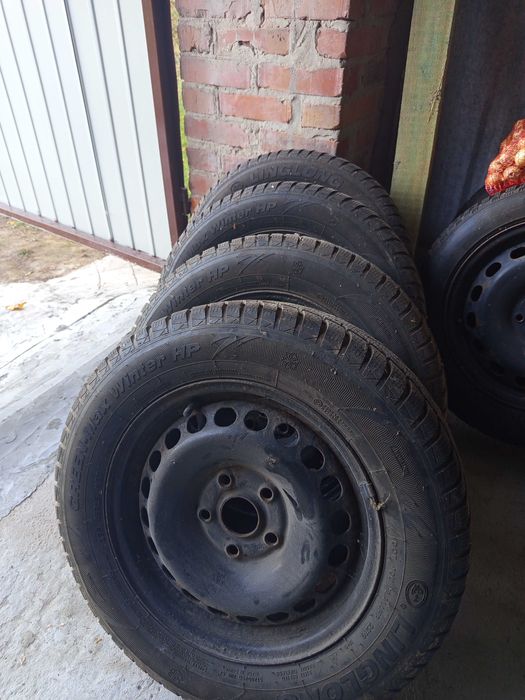 Felgi stalowe z oponami zimowymi R15