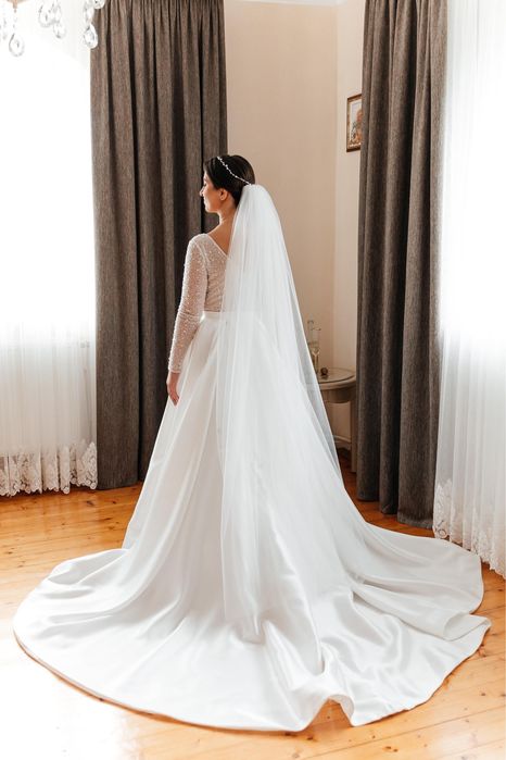 Весільна сукня.