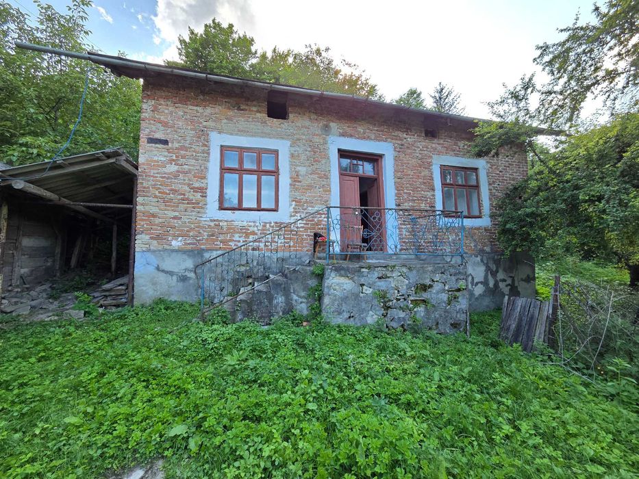Дачний будинок с. Гологірки. Потребує незначного ремонту.