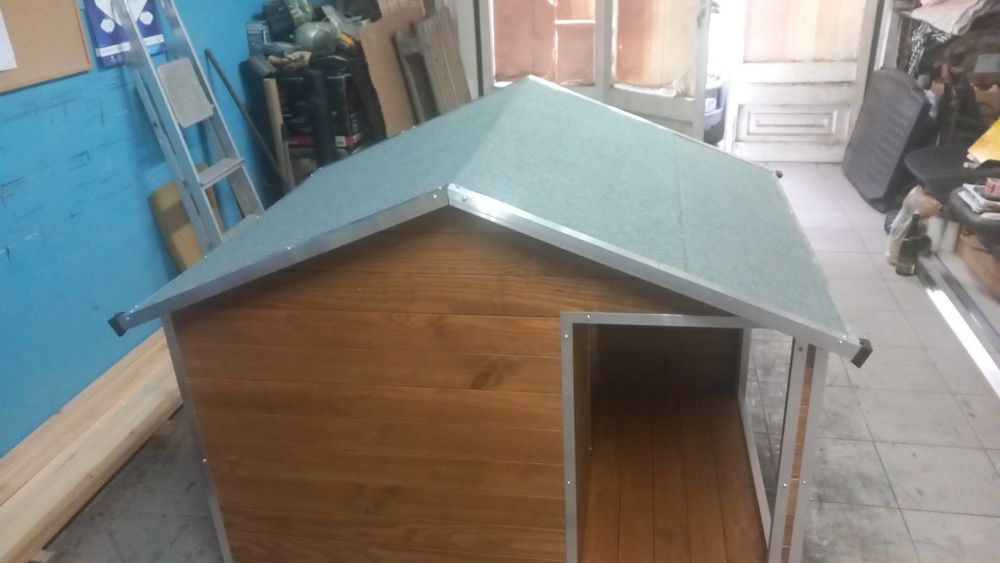 Casota para cães com alpendre