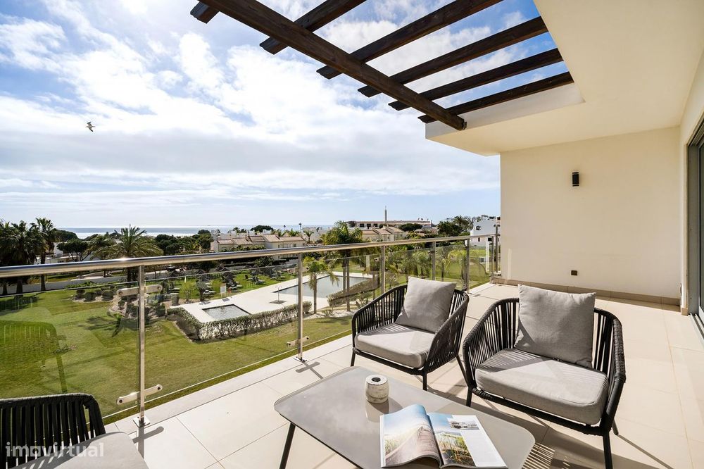 Apartamento T1 com vista mar a 600m da praia
