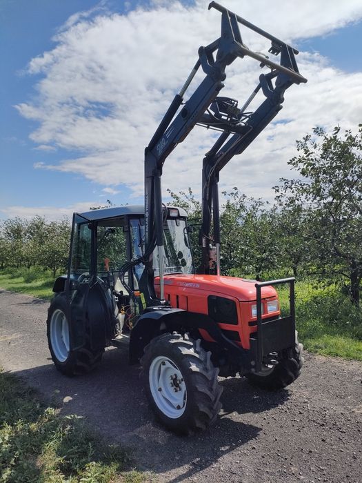 Ciągnik sadowniczy Same Frutteto ll z ładowaczem czołowym,New Holland tn 70va
