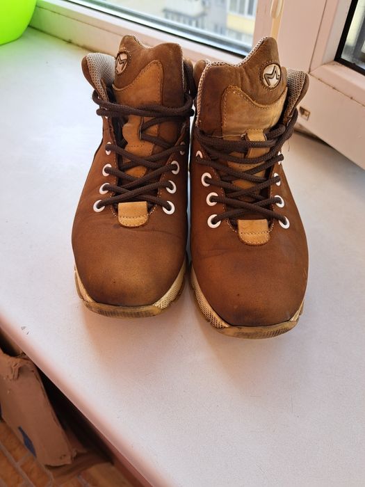 Жіночі зимові кросівки