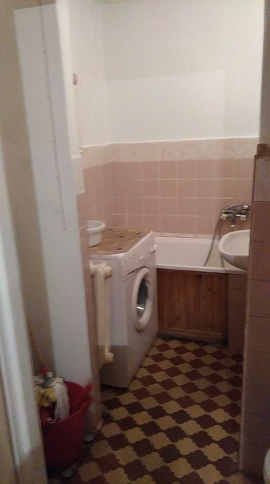 Sprzedam mieszkanie 2 pokojowe 48,6m2 na osiedlu 35 Lecia, 1 piętro, do remontu.