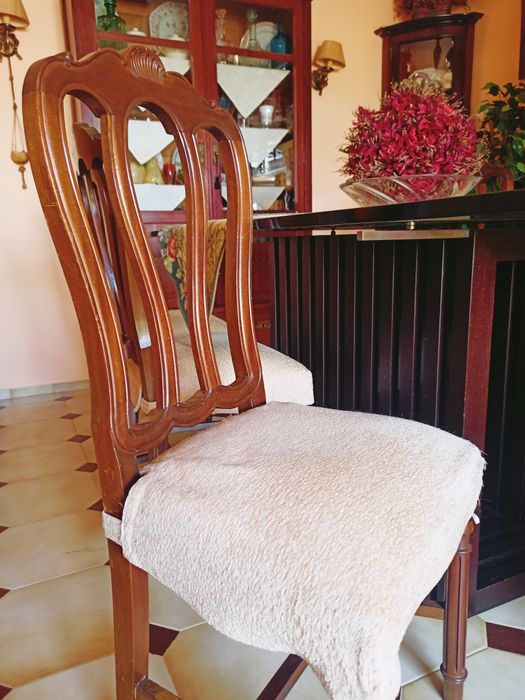 Mesa de sala de jantar com tampo de vidro