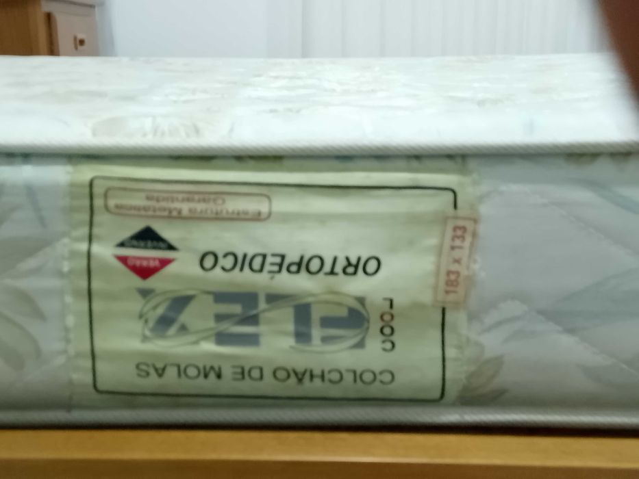 Cama de madeira maciça + colchão 183 x 133