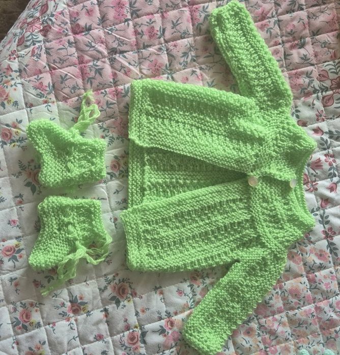 Casaco de malha feito a mão com carapins