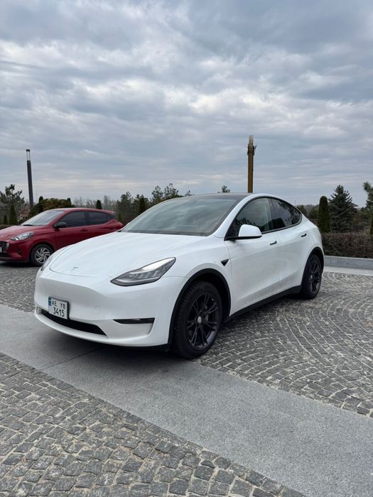 Tesla Model Y Long Renge 82 kvh