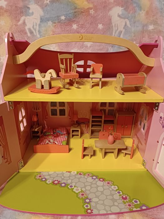 Duży zestaw drewniany dla dziewczynki: domek, mebelki, ludziki