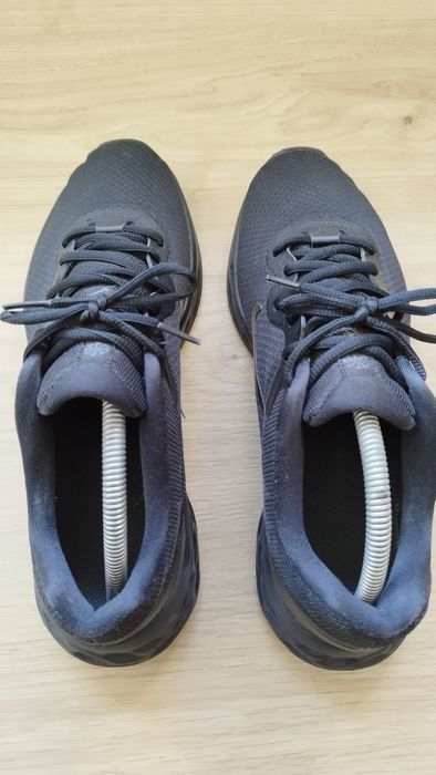 Tenis Nike. Modelo Revolution 6 Next Nature