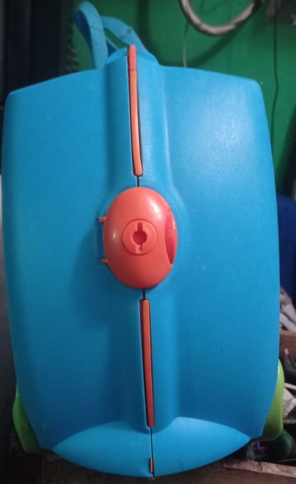 Детский чемодан  trunki.На колёсах