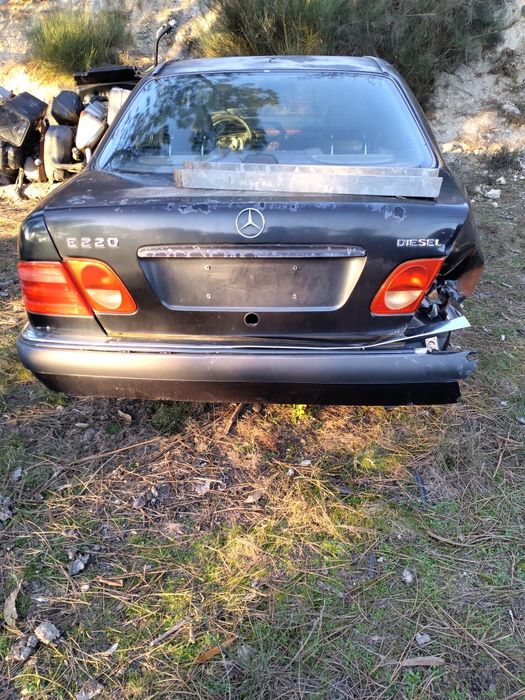 Vendo traseira Mercedes Benz E 220 de 1997