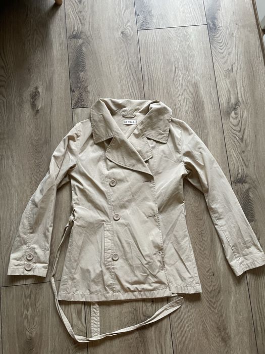 Krótki trencz * beżowy kremowy płaszczyk * S/M