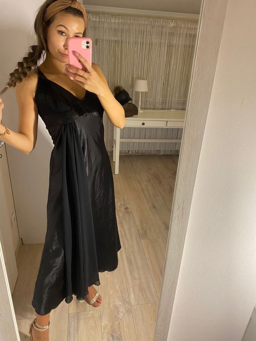 Śliczna damska czarna długa sukienka