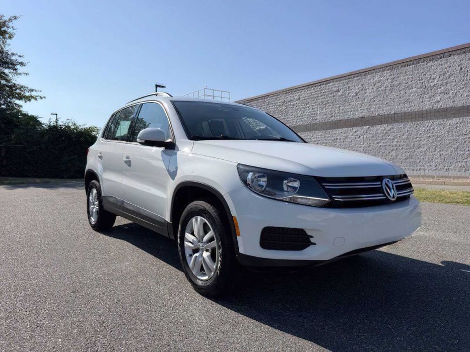 Volkswagen Tiguan S      2016