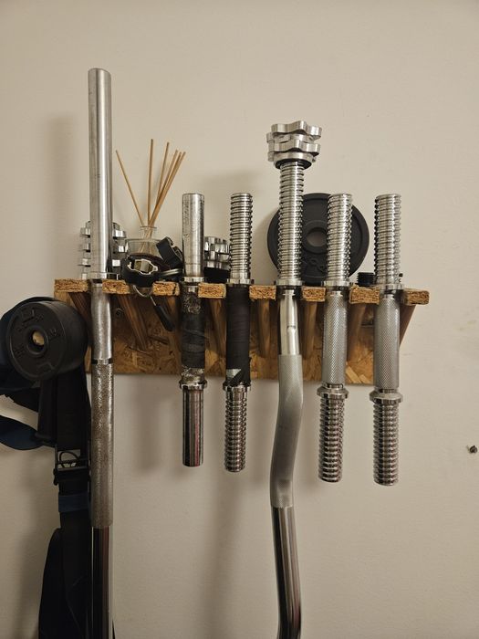 Pesos e barras de ginásio