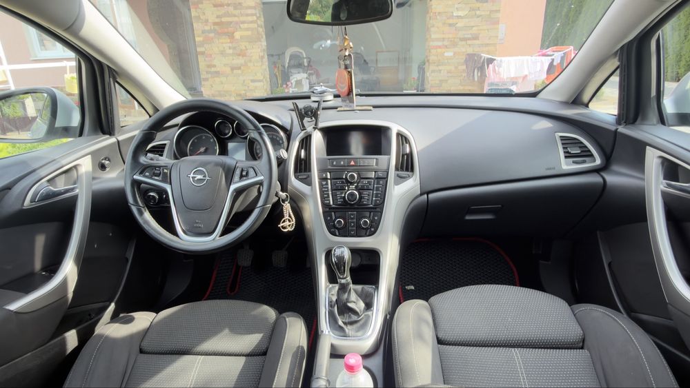 Продам Opel Astra j