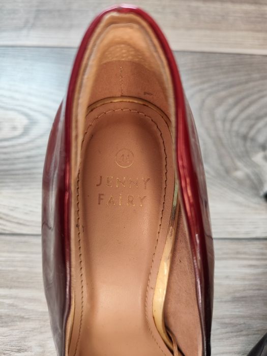Buty na obcasie.