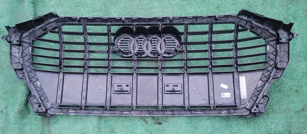 Grelha Pára-choques frontal Audi Q3 S LINE