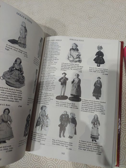 Extraordinário livro brinquedos lyle price guide