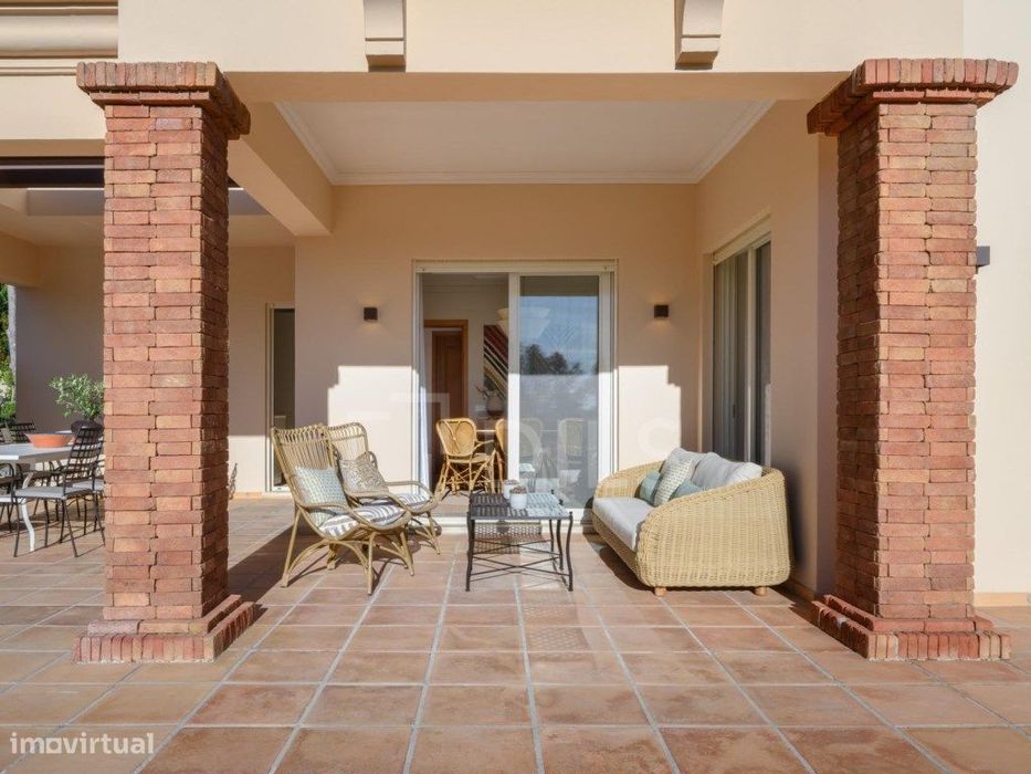 Moradia T3 com terraço e arrecadação no Monte Rei Golf & Country Club