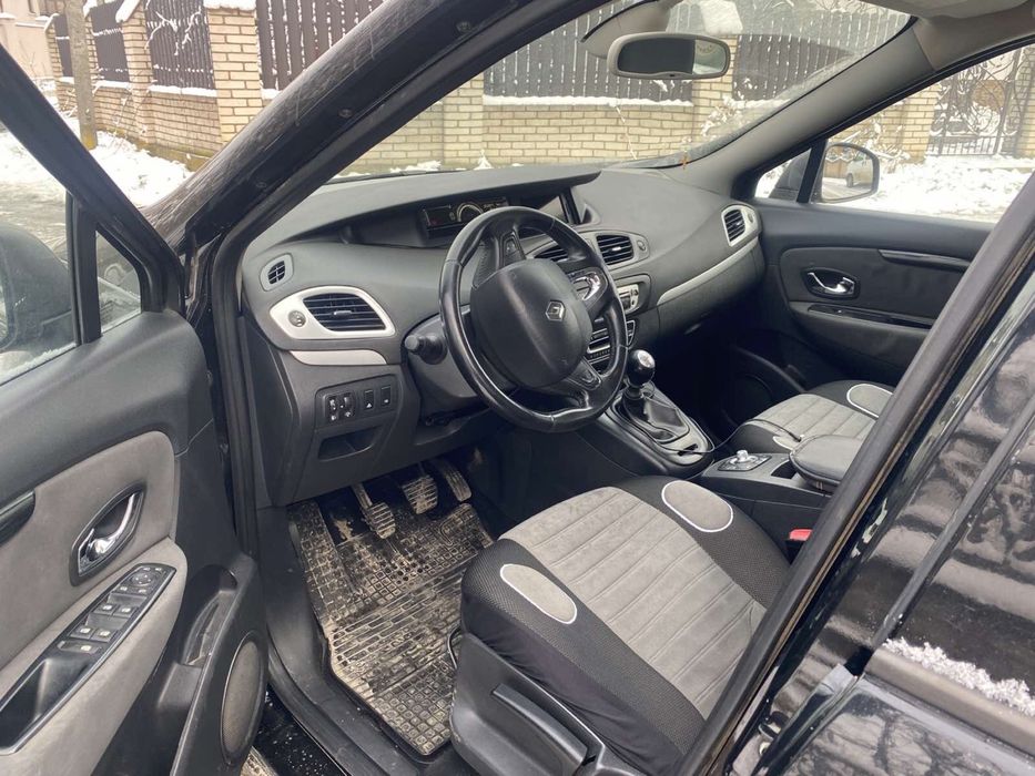 Продам сценік 2013р