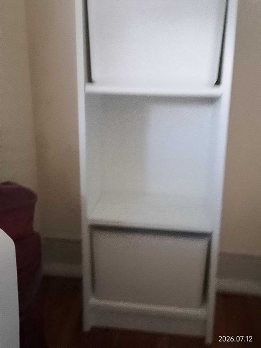 Estante IKEA - branca, pequena e em bom estado