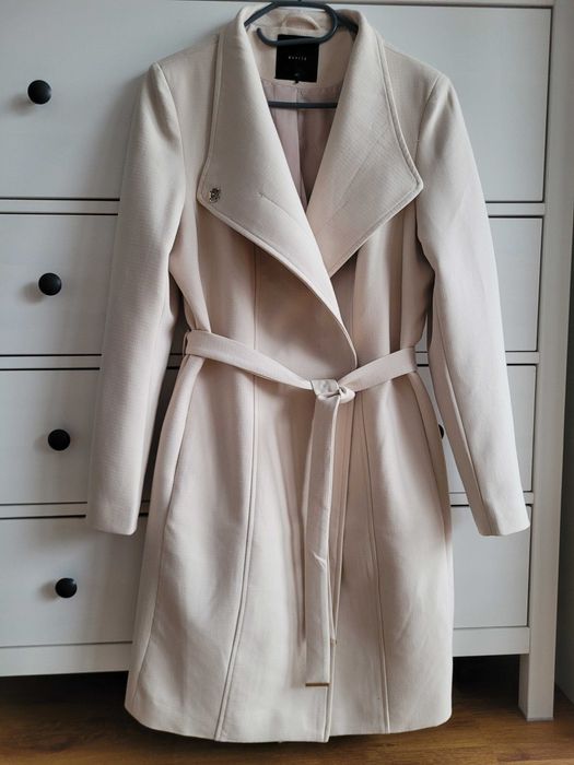 Beżowy płaszczyk z Mohito