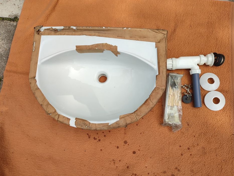 umywalka ceramiczna z PRLu