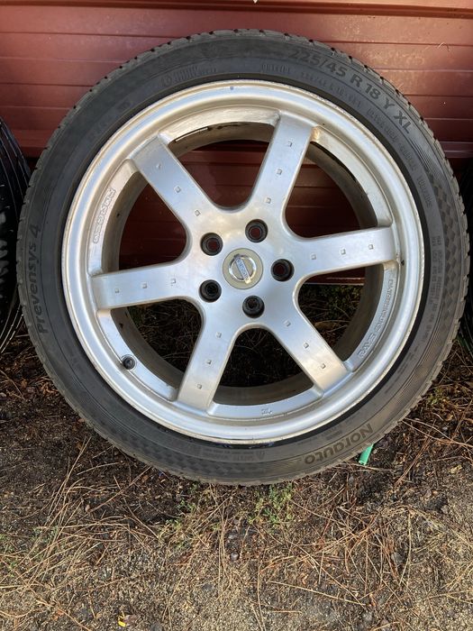Conjunto jantes Rays forjadas 18” 5x114.3 8.5J ET33/8J ET30 CB66.1 Nissan 350z