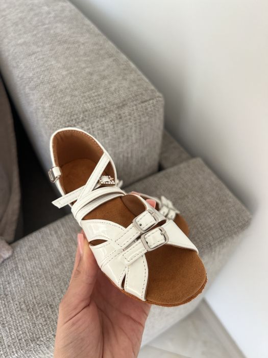 Нові туфлі для бальних танців