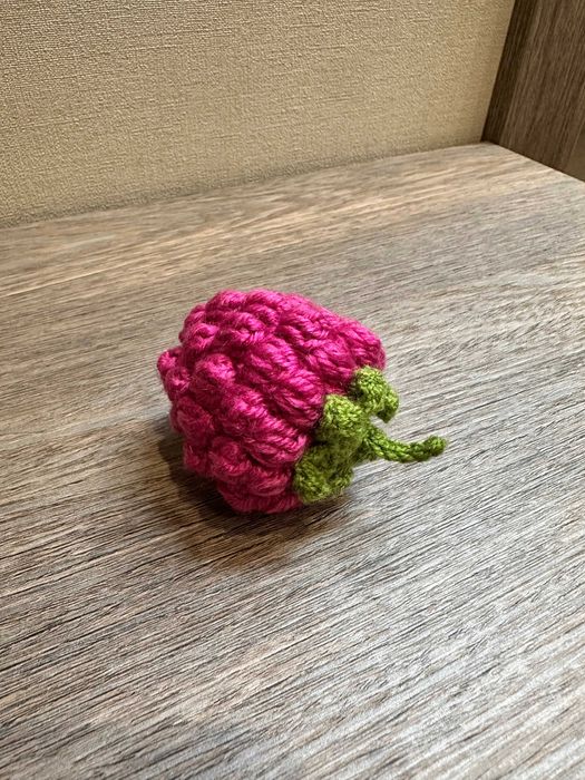 Дитяча в'язана м'яка іграшка. Овочі та фрукти.