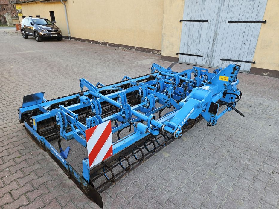 Lemken kompaktor  4m składany na zabezpieczeniu