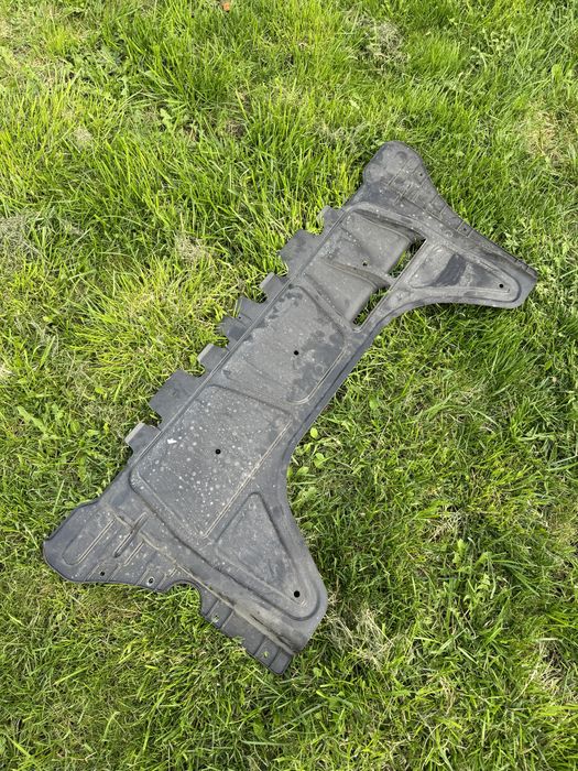 Защита двигуна центральна 5Q0.825.235. Skoda VW Polo Golf