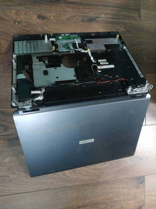 Экран в сборе и Комплект  запчастей Toshiba Satellite A100 / А105