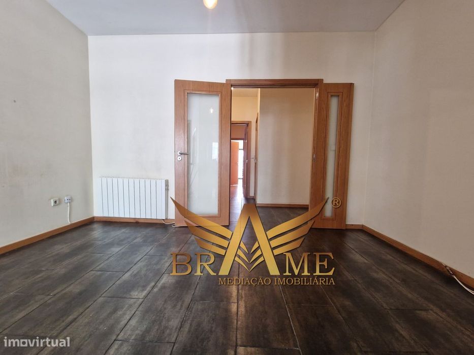 Apartamento T2 Com Lugar De Garagem | Rua Da Constituição - Porto