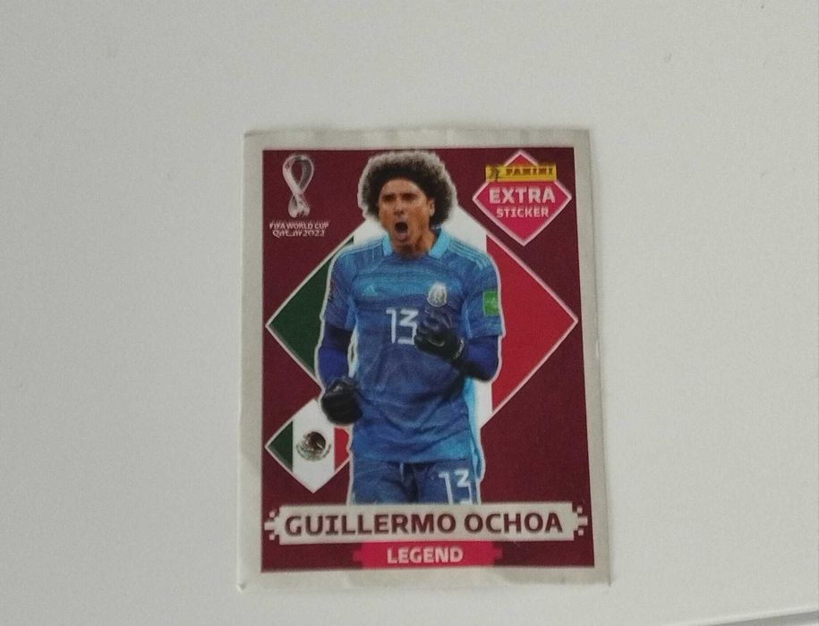 Guillermo Ochoa carta extra sticker prata