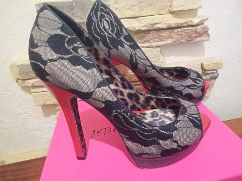 Продам женские туфли, стелька 26 см