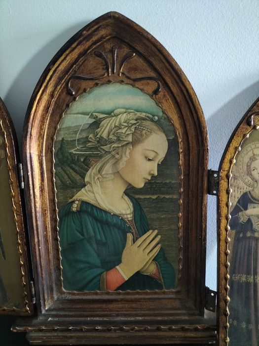 Tríptico religioso em madeira entalhada – altar