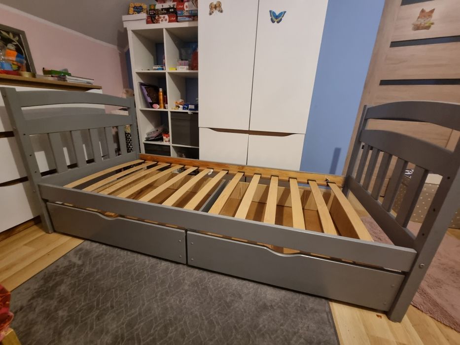 Łóżko / łóżka drewniane z materacami lu bez..