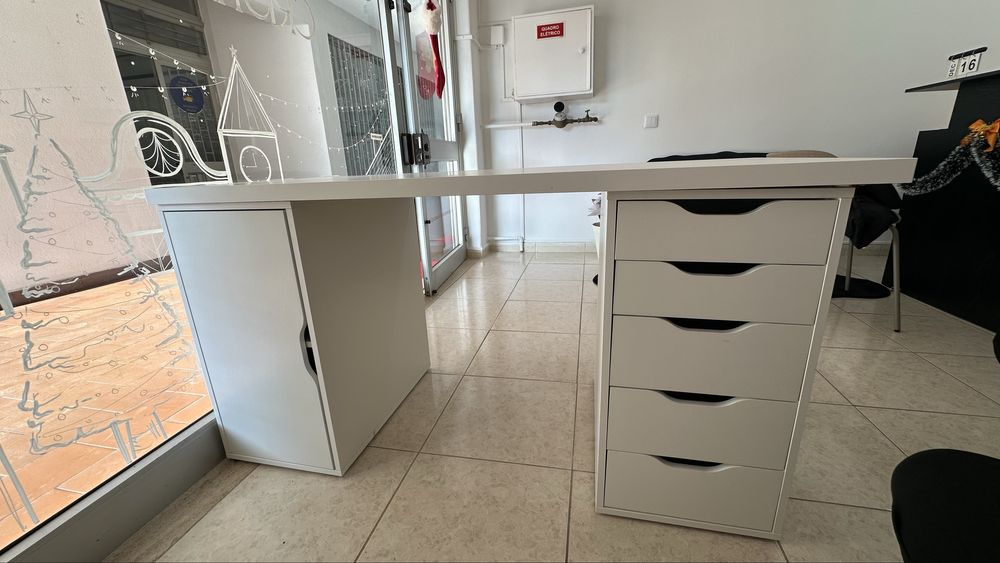 Mesa manicure + poltrona