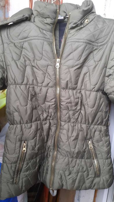 Продам курточку детскую