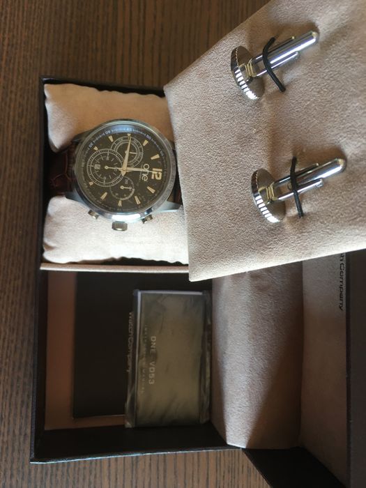 Relógio ONE Gallant com botões de punho