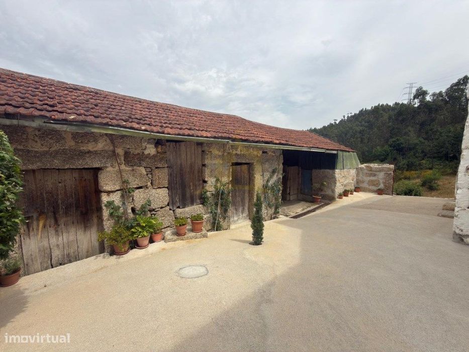 Moradia com Terreno para Restauro | 10 Hectares | Fafe