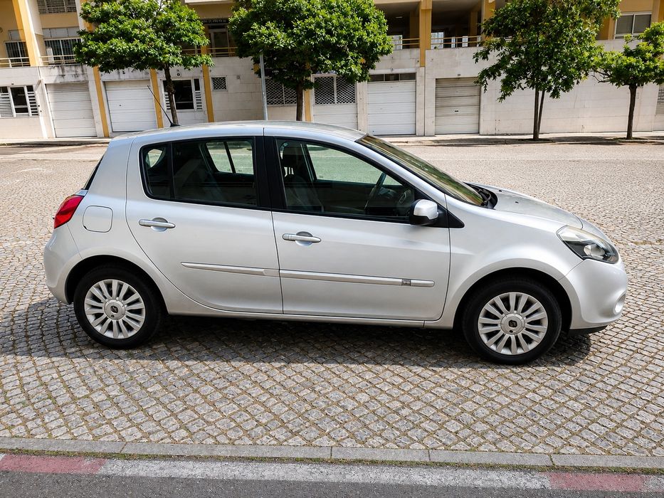 Renault Clio 1.5dci de 2010(Com Auto Rádio Android)