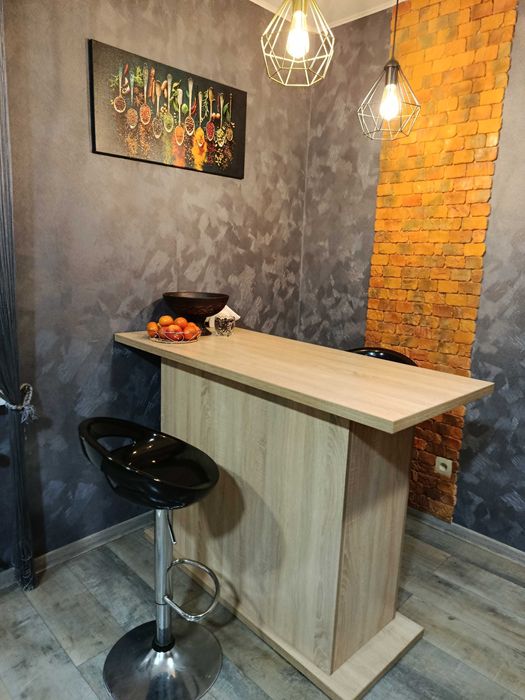 Продаю стіл барний+2 стільці